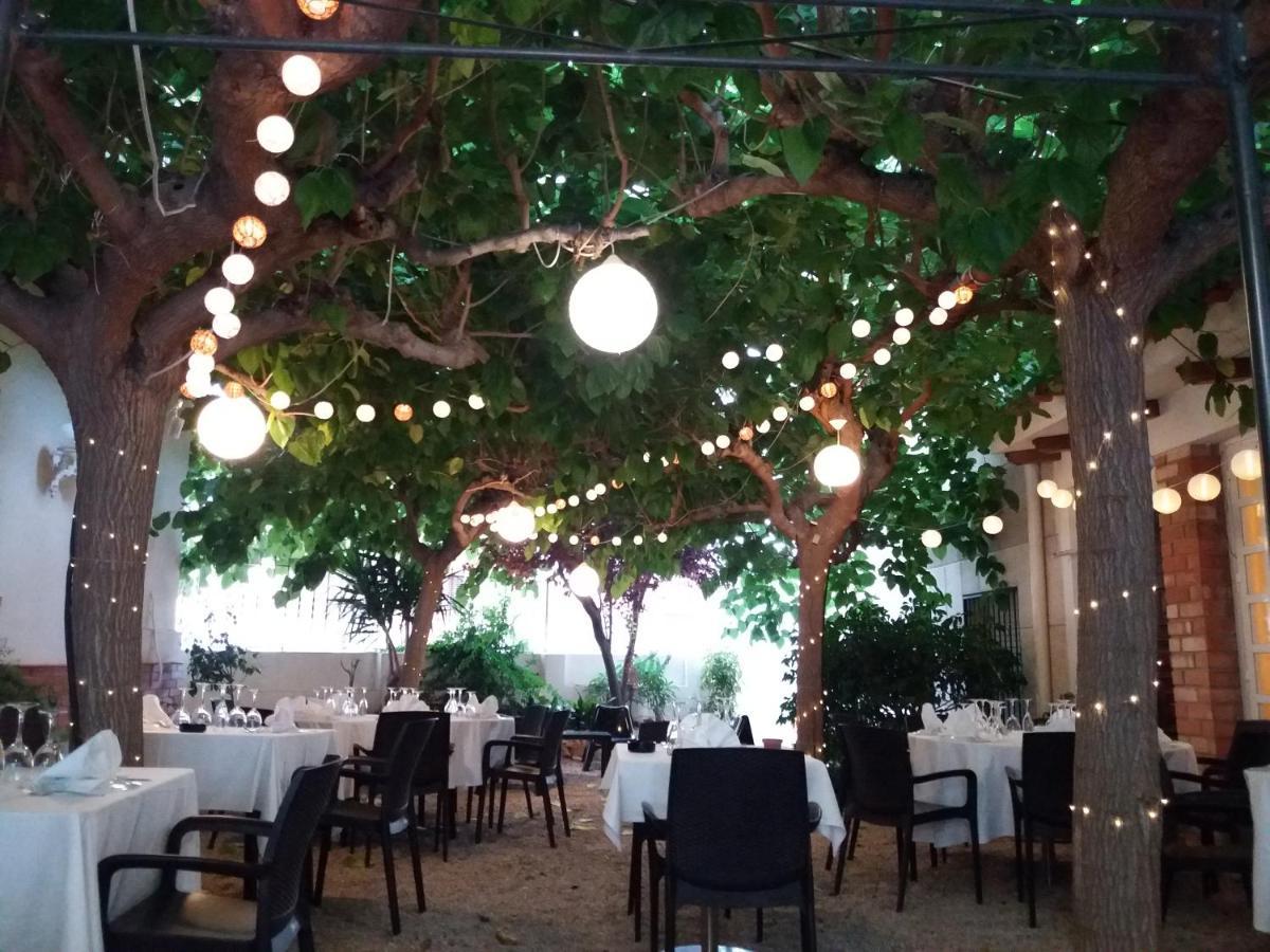 Hotel Restaurant Llansola Sant Carlos de la Ràpita Exterior foto